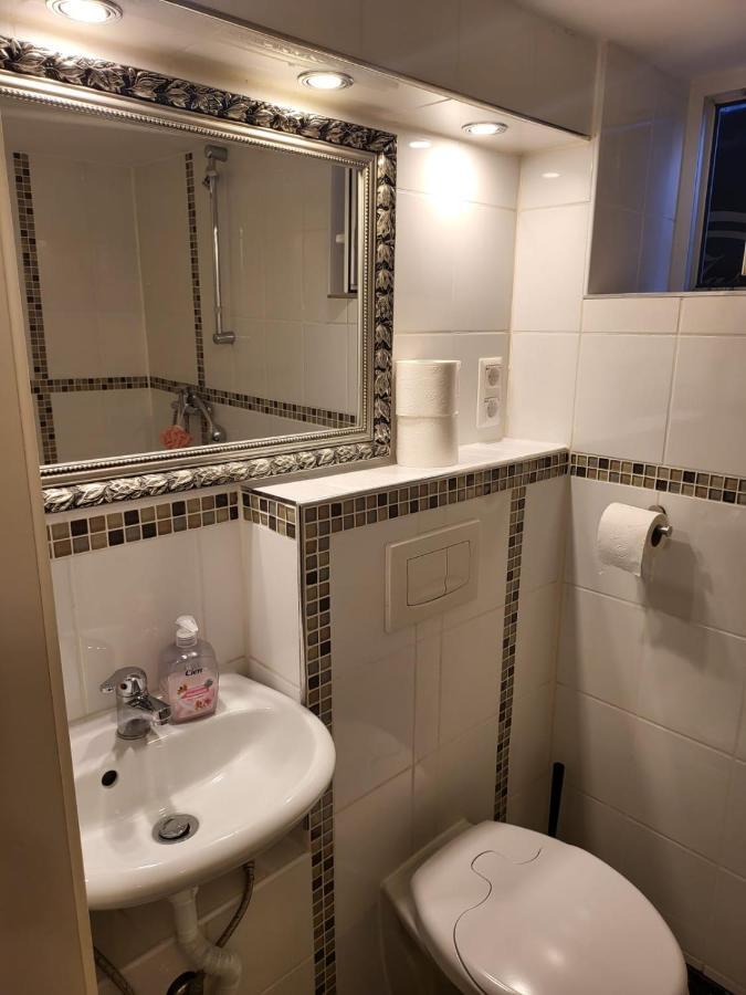 Doppel-/Zweibettzimmer mit Bad